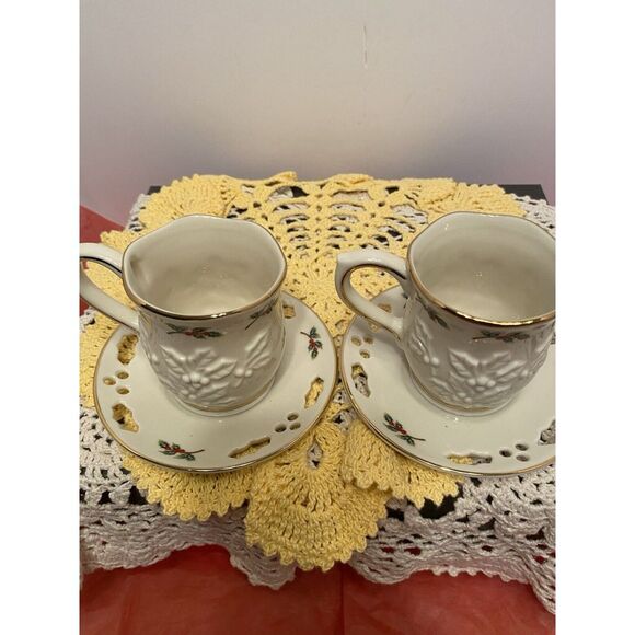 PartyLite P7257 2 Sets Holly Leaf Cup and Saucer Holiday Decor Or Votive Holders - Picture 3 of 8